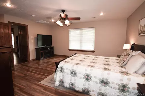 Bedroom - 1508 N 3rd Ave, Warner, OK 74469 photo 3 of 6