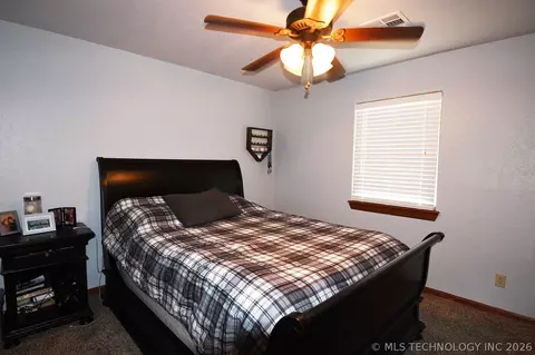 Bedroom - 1508 N 3rd Ave, Warner, OK 74469 photo 4 of 6