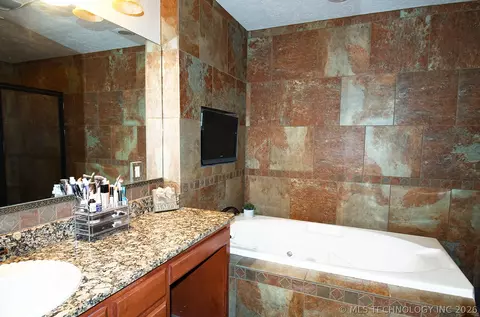 Bath - 1508 N 3rd Ave, Warner, OK 74469 photo 1 of 7