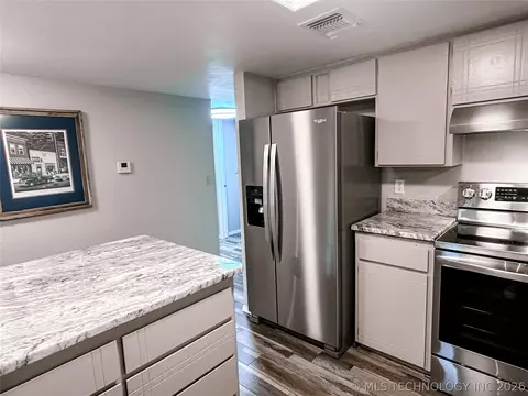 Kitchen - 721 Mohawk Dr, Eufaula, OK 74432 photo 4 of 4