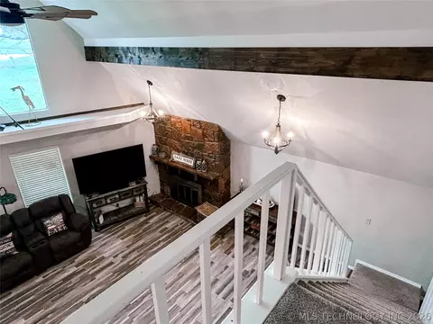 Entry Way - 721 Mohawk Dr, Eufaula, OK 74432 photo 3 of 3