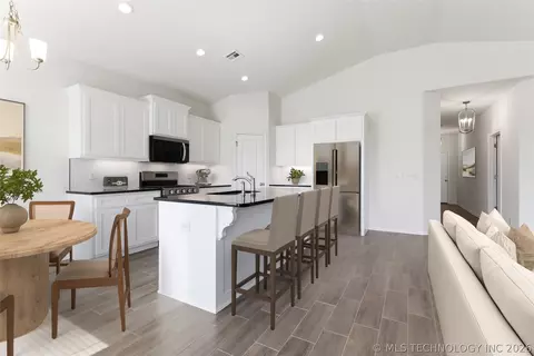 Kitchen - 8505 E Ft Worth St, Broken Arrow, OK 74014 photo 2 of 5