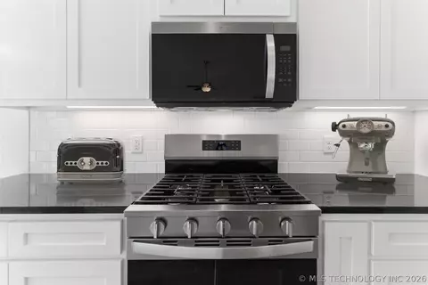 Kitchen - 8505 E Ft Worth St, Broken Arrow, OK 74014 photo 4 of 5