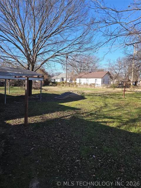 612 E 2nd St, Cushing, OK 74023 photo 5
