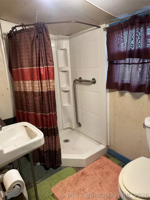 Bath - 410800 E 1135 Rd, Stidham, OK 74461 photo 1 of 1