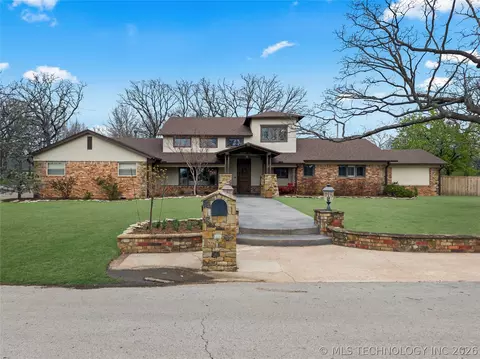 2911 E 70th Ct, Tulsa, OK 74136