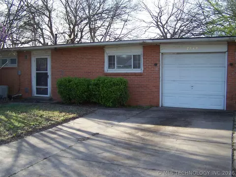 7842 E Latimer Pl N, Tulsa, OK 74115