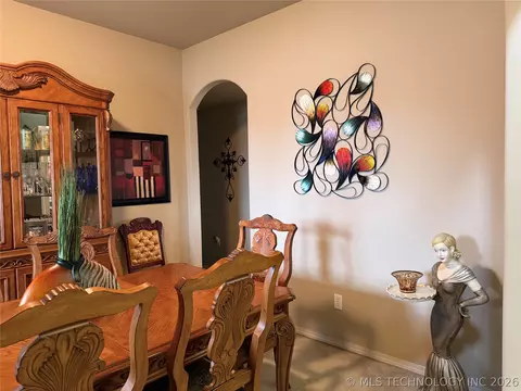 Dining - 20746 E 48th St S, Broken Arrow, OK 74014 photo 2 of 2
