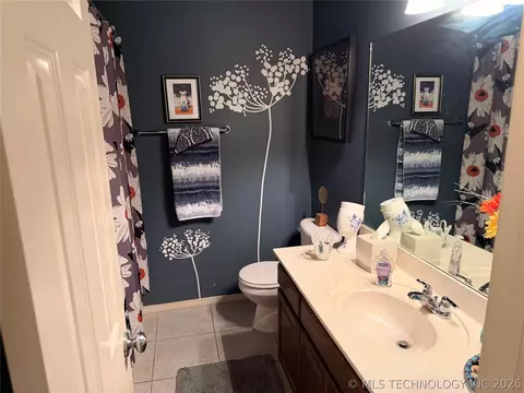 Bath - 20746 E 48th St S, Broken Arrow, OK 74014 photo 1 of 2