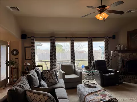 Living - 20746 E 48th St S, Broken Arrow, OK 74014 photo 2 of 4