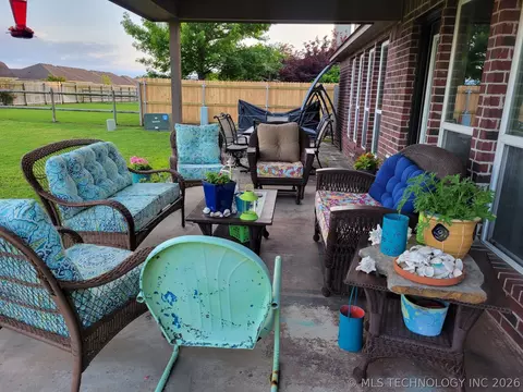 Exterior - 20746 E 48th St S, Broken Arrow, OK 74014 photo 4 of 8