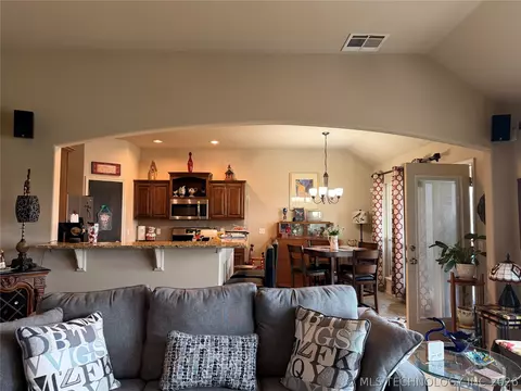 Living - 20746 E 48th St S, Broken Arrow, OK 74014 photo 3 of 4