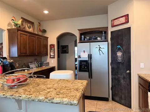 Kitchen - 20746 E 48th St S, Broken Arrow, OK 74014 photo 2 of 2