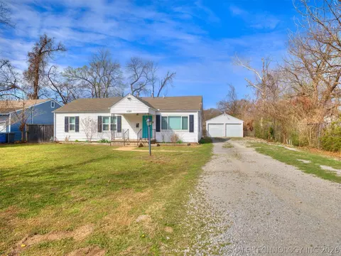 5320 S Delaware Pl, Tulsa, OK 74105