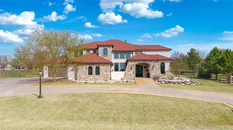 6403 N Wildwood Ln, Owasso, OK 74055