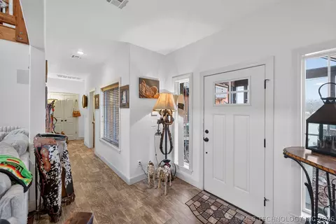 Entry Way - 3284 Old Hwy 20 E, Pryor, OK 74361 photo 1 of 3