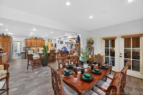 Dining - 3284 Old Hwy 20 E, Pryor, OK 74361 photo 3 of 3