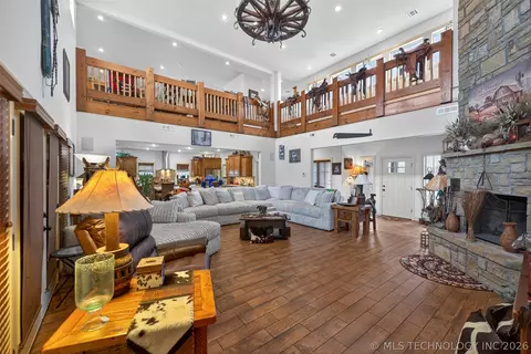 Living - 3284 Old Hwy 20 E, Pryor, OK 74361 photo 1 of 3