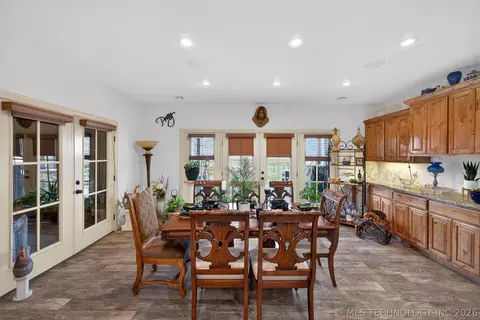 Dining - 3284 Old Hwy 20 E, Pryor, OK 74361 photo 1 of 3