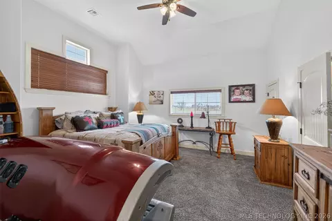 Bedroom - 3284 Old Hwy 20 E, Pryor, OK 74361 photo 6 of 6