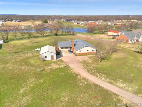 26 Sunshine Ln, Pryor, OK 74361