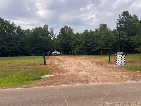 2043 E 2000 Rd, Hugo, OK 74743