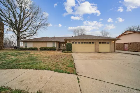 1601 Merlin Cir, Pryor, OK 74361