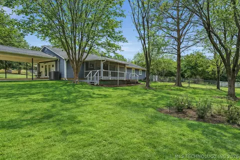 Exterior - 559 E 4th St, Durant, OK 74701 photo 5 of 6