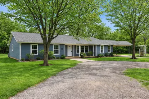 Exterior - 559 E 4th St, Durant, OK 74701 photo 3 of 6