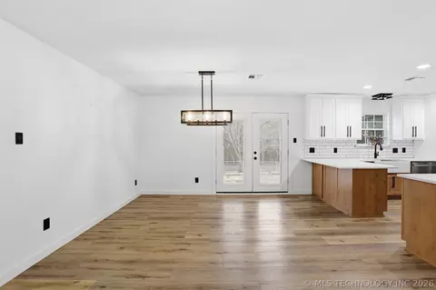 Dining - 559 E 4th St, Durant, OK 74701 photo 1 of 1