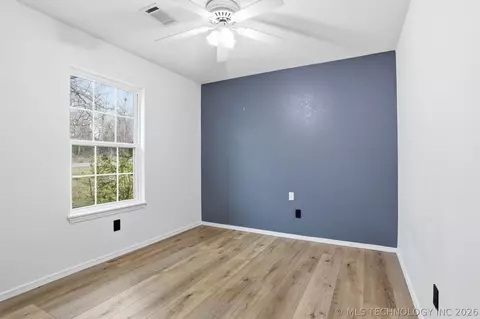 Bedroom - 559 E 4th St, Durant, OK 74701 photo 1 of 2
