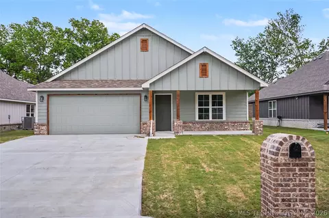 811 S Wood St, Pryor, OK 74361