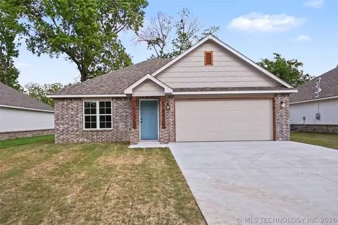 831 S Wood St, Pryor, OK 74361