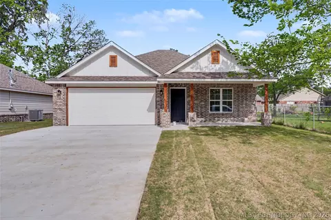 837 S Wood St, Pryor, OK 74361