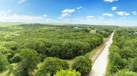 8250 Valley View Dr, Beggs, OK 74421