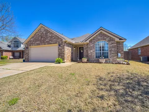 615 N Douglas St, Jenks, OK 74037
