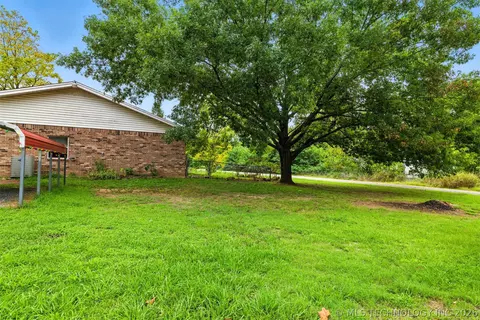 Exterior - 305 W E, Milburn, OK 73450 photo 2 of 2