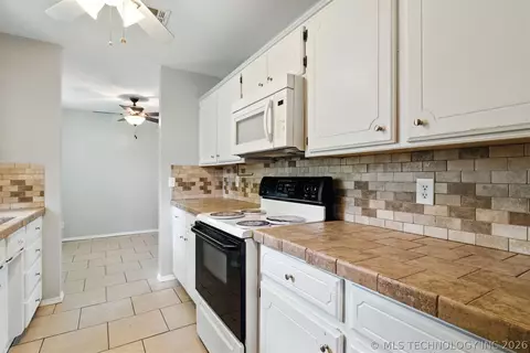 Kitchen - 305 W E, Milburn, OK 73450 photo 1 of 2
