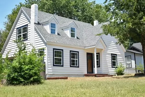 Exterior - 1111 N 5th Ave, Durant, OK 74701 photo 3 of 5