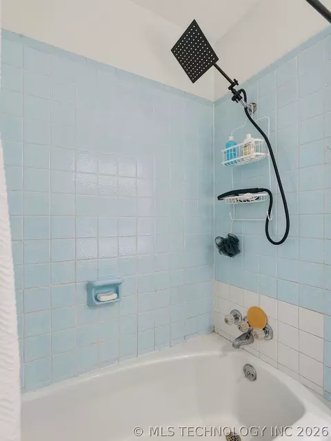 Bath - 2731 E 7th St, Ada, OK 74820 photo 5 of 7