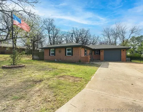 2731 E 7th St, Ada, OK 74820