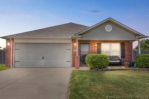 7210 S Fir Pl, Broken Arrow, OK 74011