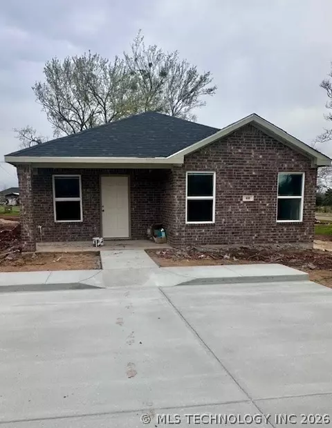 609 E Wolf St, Madill, OK 73446