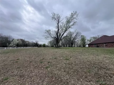 4001 Eagle Crest Dr, Muskogee, OK 74401