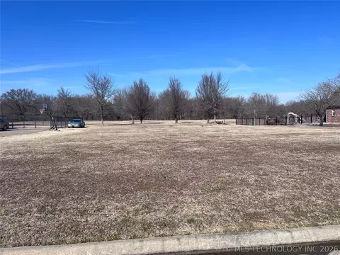 4006 Eagle Crest Dr, Muskogee, OK 74401