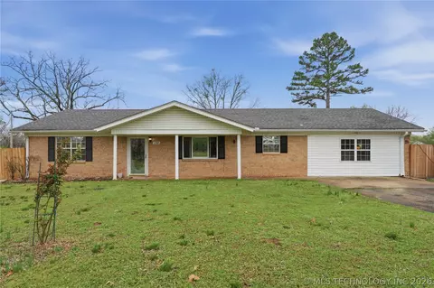 1707 N Maple St, Sallisaw, OK 74955