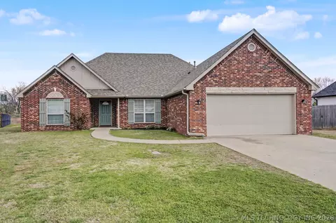 8671 Hawthorne Dr, Claremore, OK 74019