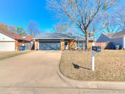 9305 E 93rd St, Tulsa, OK 74133