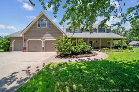 1805 NE Oakridge Dr, Claremore, OK 74017