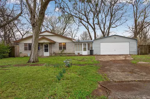 122 S Whitaker St, Pryor, OK 74361